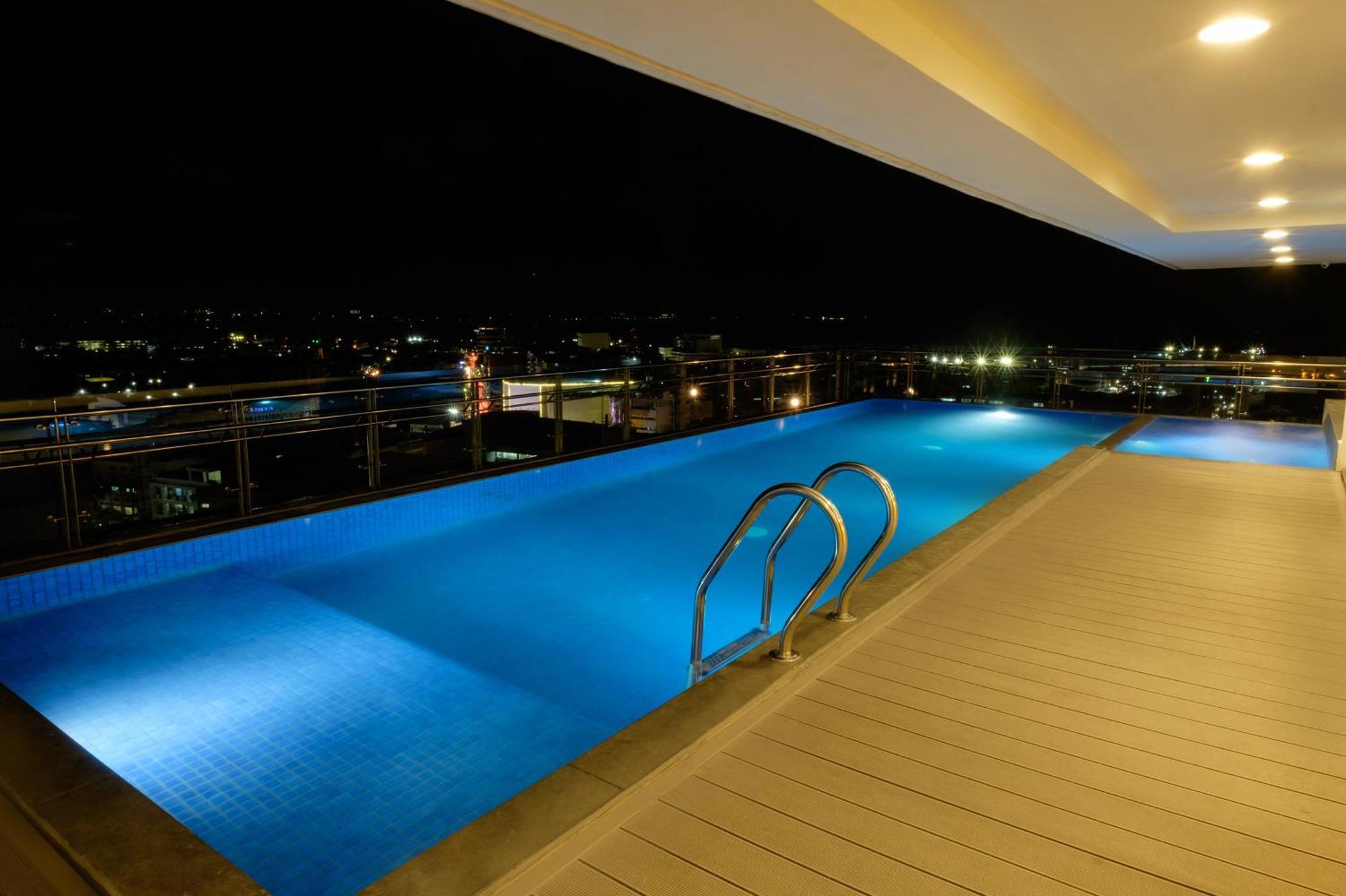 One Central Hotel & Suites Cebú Exterior foto