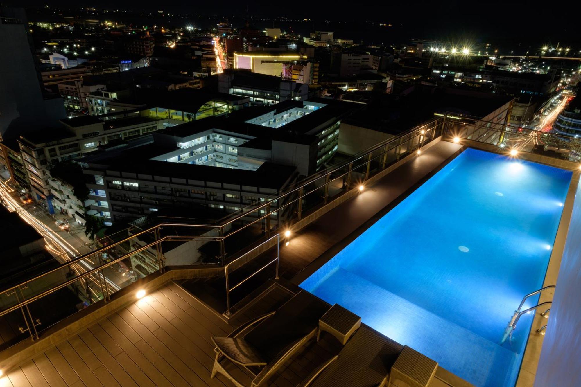 One Central Hotel & Suites Cebú Exterior foto