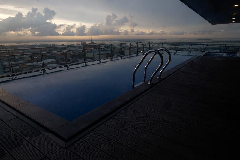 One Central Hotel & Suites Cebú Exterior foto
